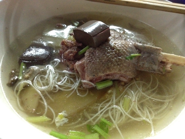 l-หมี่ซั่วเป็ดตุ๋น